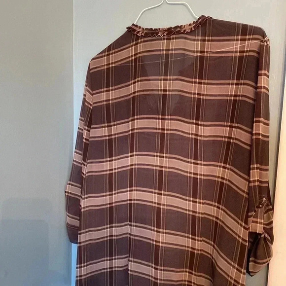 NY and Company flowing top - Picture 5 of 5